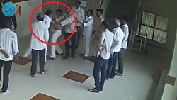 درگیری جنجالی بیمار با پزشک در بیمارستان! +فیلم